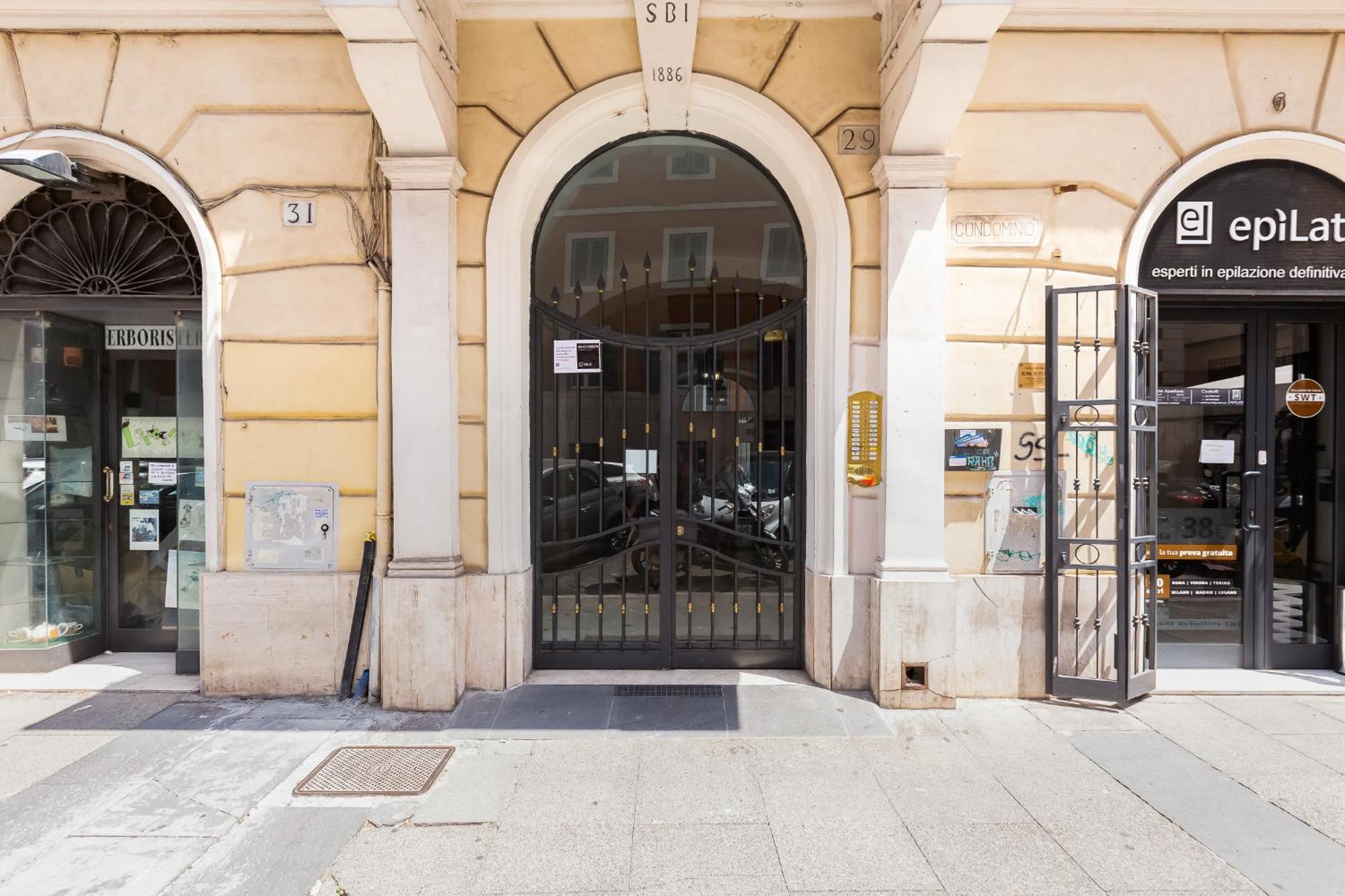 Bmga L Central Holiday House 2Bdr Near Vatican Roma Exterior foto